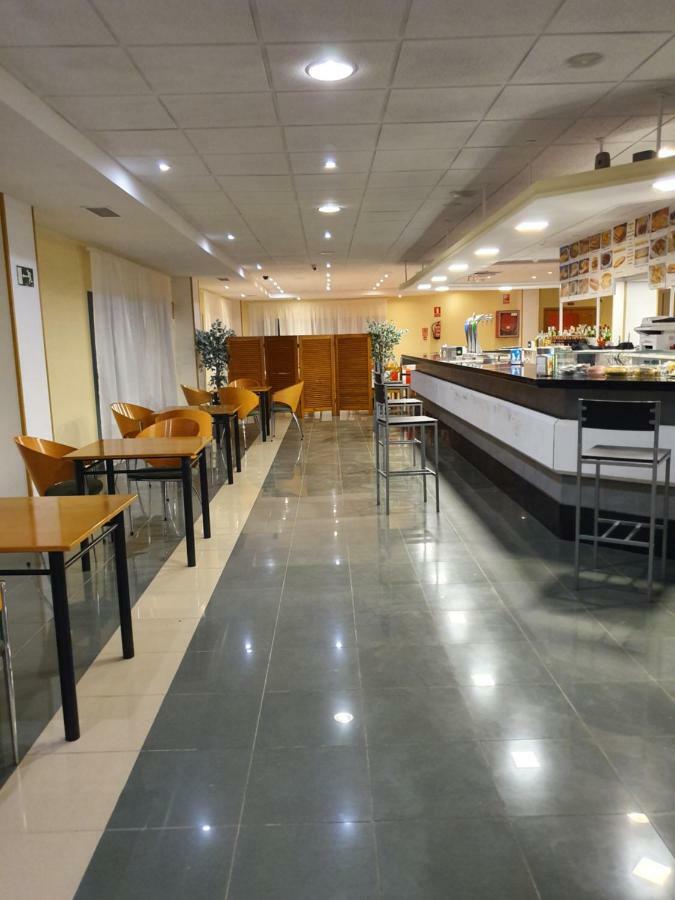 Hotel Lisboa Castrillo de la Guarena ภายนอก รูปภาพ